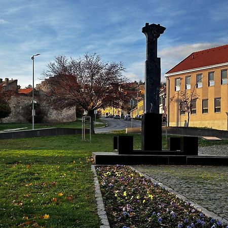 M18 - Csak Egy Lepes A Toertenelmi Belvaros - Free Parking Pécs Exterior foto